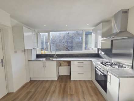 Track Mount, Batley, Image 3