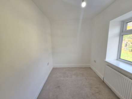 Track Mount, Batley, Image 5