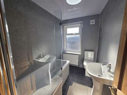 Track Mount, Batley, Image 6