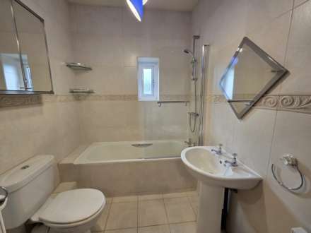 Carlinghow Hill, Batley, Image 4