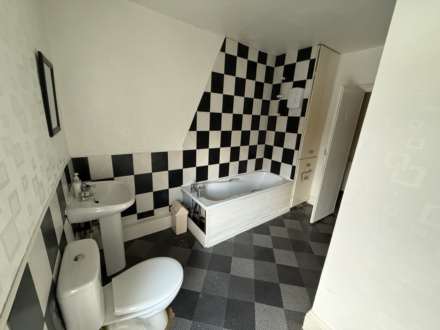 Bradford Road, Batley, Image 4