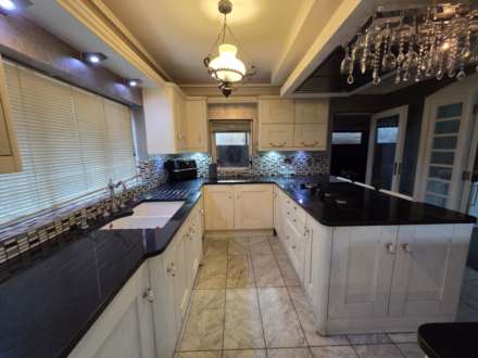 Northfield Road, Dewsbury, Image 6