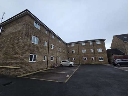 Highfield Chase, Dewsbury, Image 8