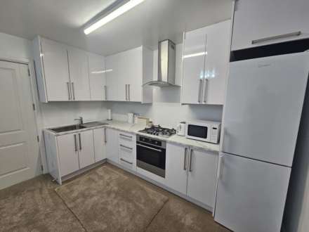 Throstle Nest, Batley, Image 4