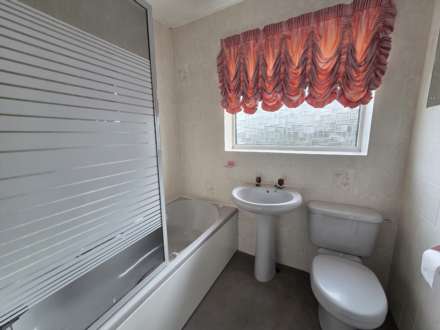 Highfield Mount, Dewsbury, Image 10