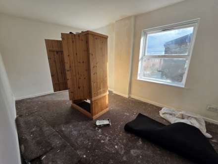 Staincliffe Road, Dewsbury, Image 11