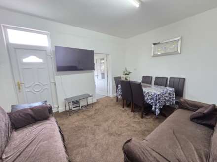 High Street, Heckmondwike, Image 2