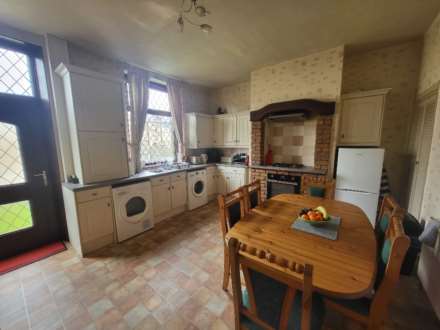 Lees Hall Road, Dewsbury, Image 3