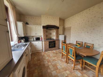 Lees Hall Road, Dewsbury, Image 4