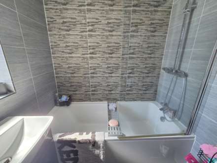 Castle Crescent, Dewsbury, Image 10