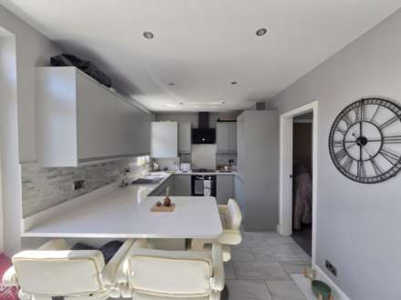Castle Crescent, Dewsbury, Image 2