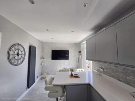Castle Crescent, Dewsbury, Image 4