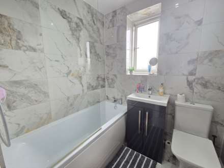 Moorcroft Drive, Dewsbury, Image 10
