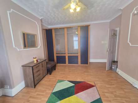 Savile Rd, Dewsbury, Image 13