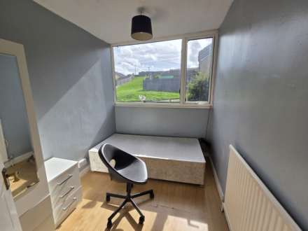The Drive, Batley, Image 4