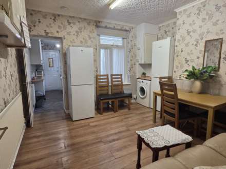 Carlton Terrace, Dewsbury, Image 4