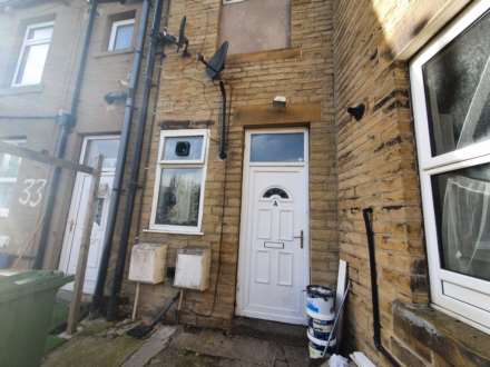 2 Bedroom Flat, Brewery Lane, Dewsbur