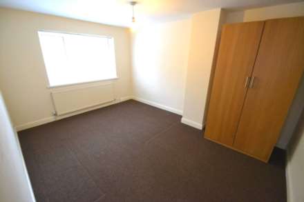 Courts Road, Reading, Berkshire RG6, Image 6