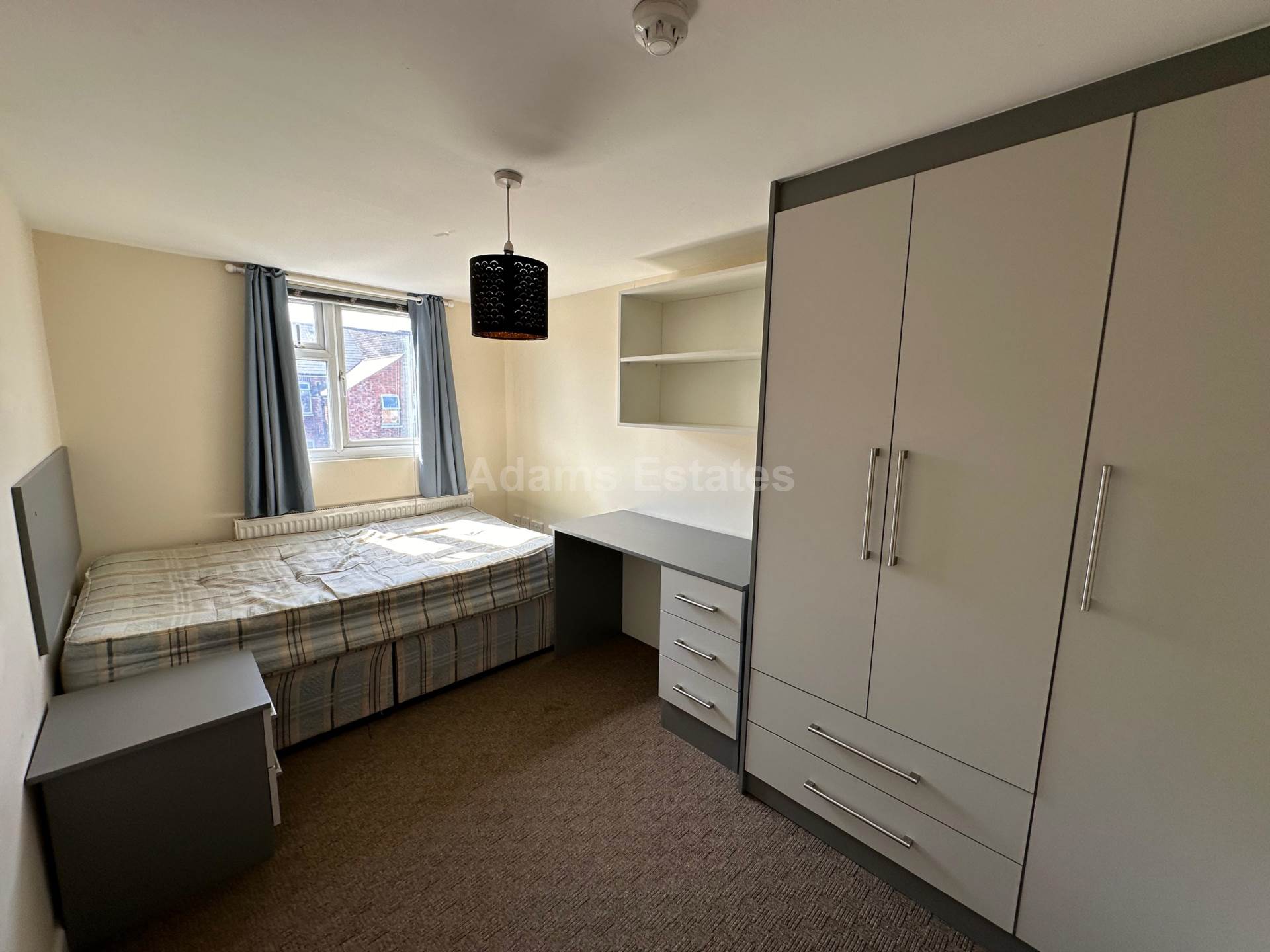 Pitcroft Avenue, Reading, Image 1