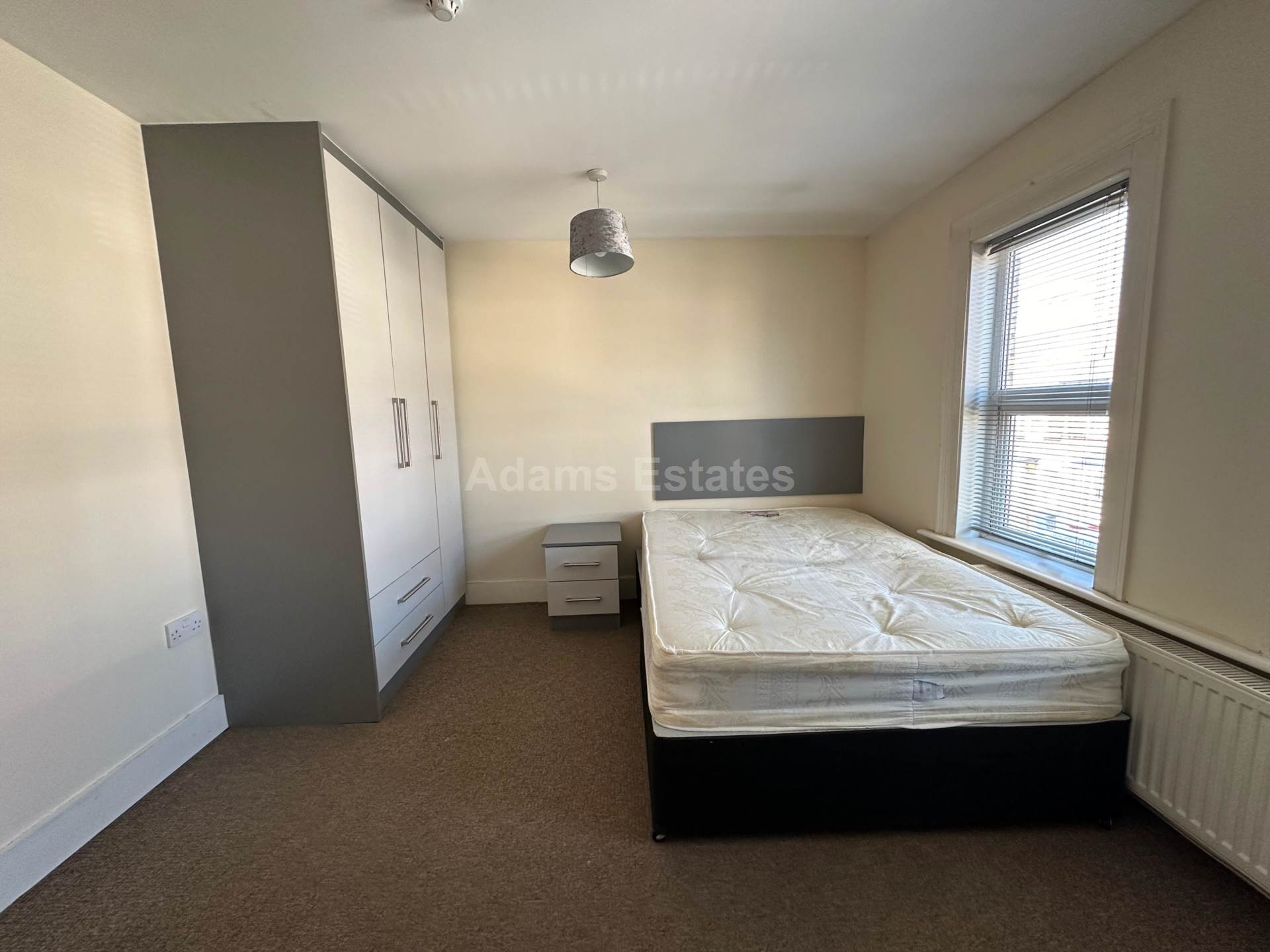 Pitcroft Avenue, Reading, Image 10