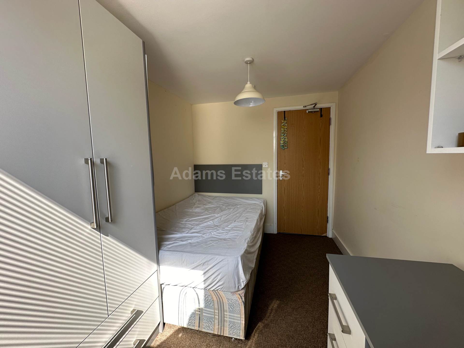 Pitcroft Avenue, Reading, Image 12