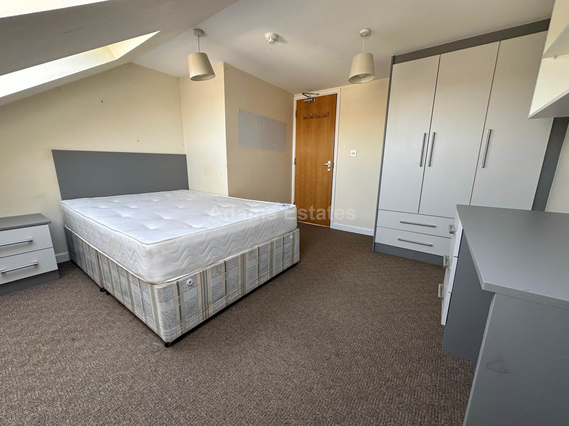 Pitcroft Avenue, Reading, Image 6