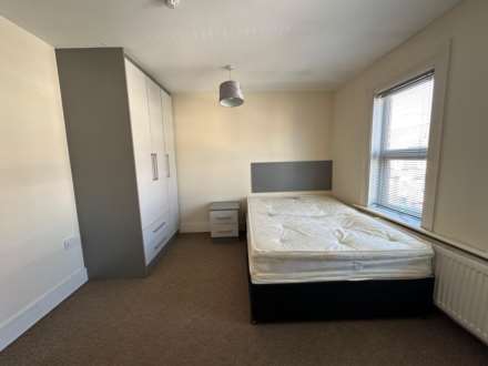 Pitcroft Avenue, Reading, Image 10