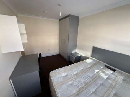 Pitcroft Avenue, Reading, Image 11