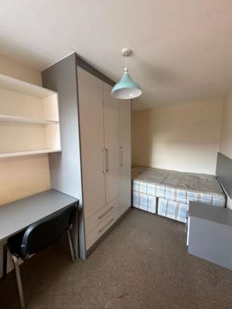 Pitcroft Avenue, Reading, Image 13