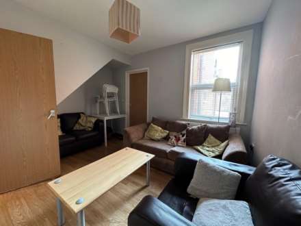 Pitcroft Avenue, Reading, Image 4