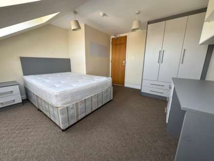 Pitcroft Avenue, Reading, Image 6