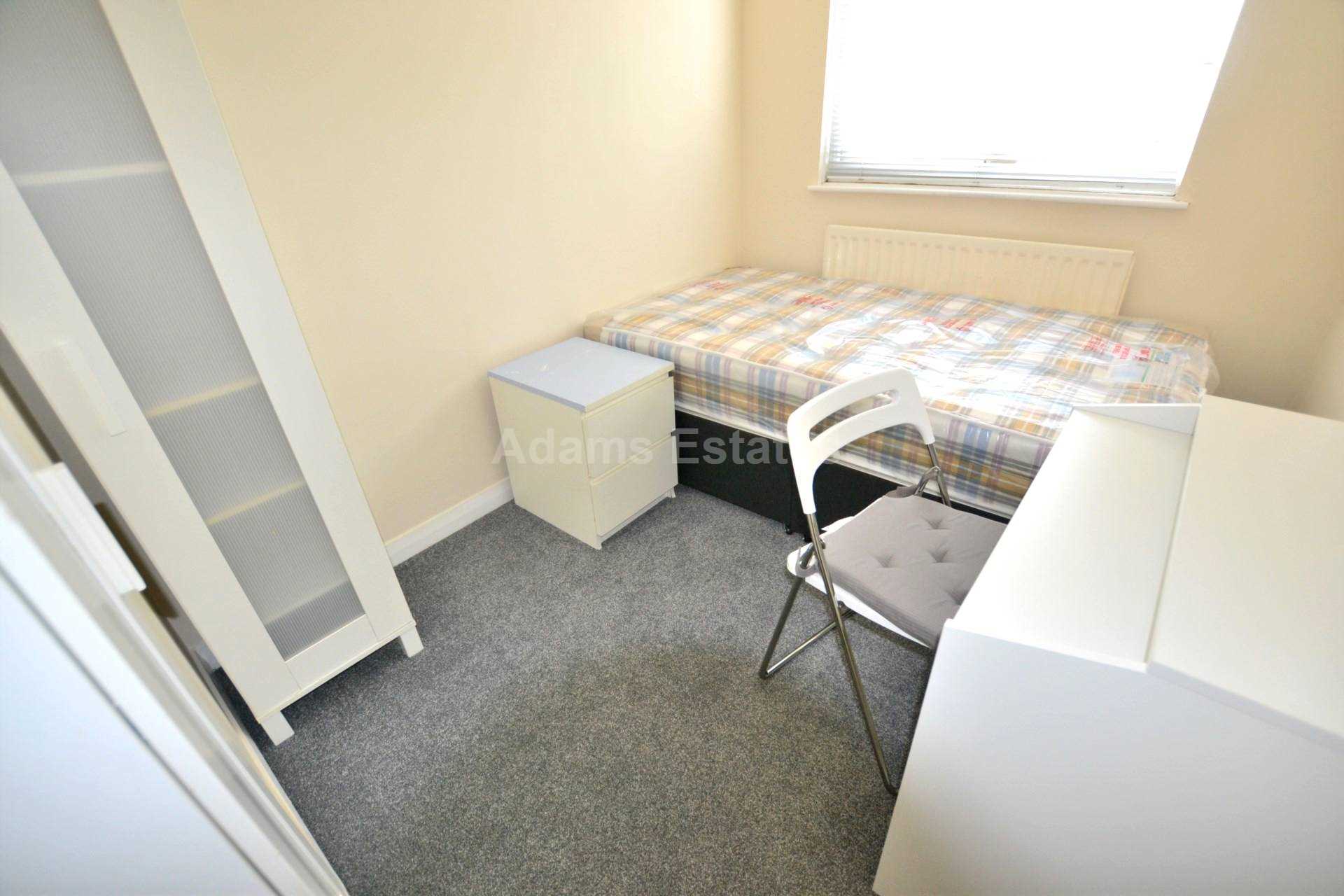 Clayton Walk, Reading, Image 6