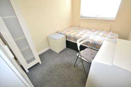 Clayton Walk, Reading, Image 6