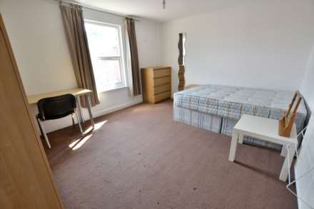 Donnington Gardens, Reading, Image 10