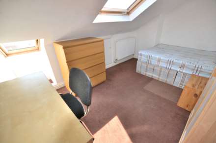 Donnington Gardens, Reading, Image 13