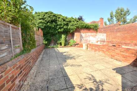 Donnington Gardens, Reading, Image 14