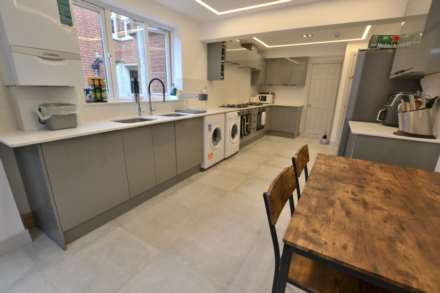 6 Bedroom End Terrace, Culver Road, Reading