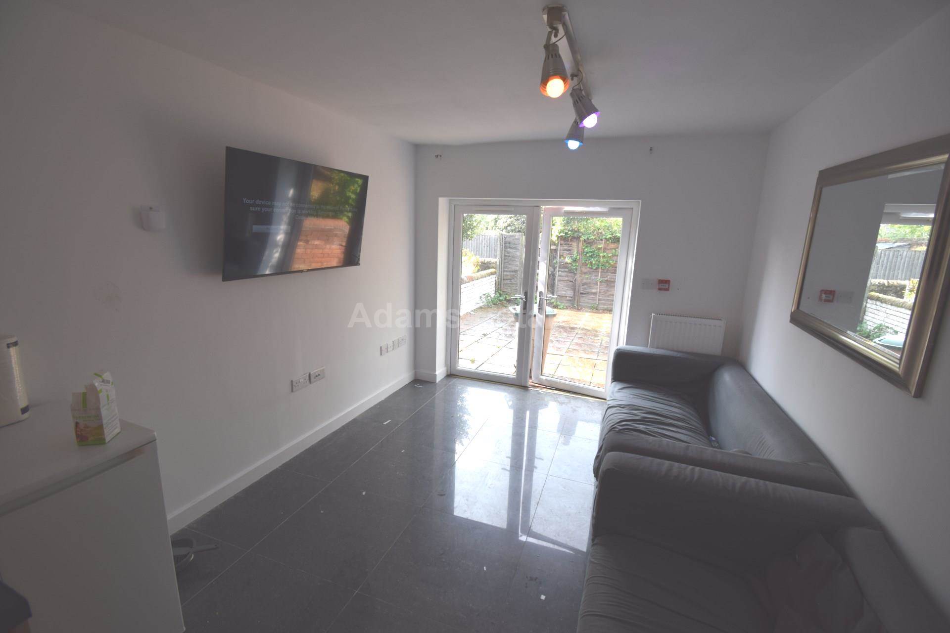 Basingstoke Road, Reading, Berkshire, Image 10