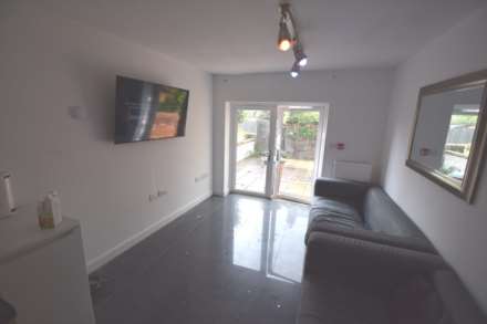 Basingstoke Road, Reading, Berkshire, Image 10