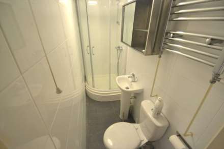 Basingstoke Road, Reading, Berkshire, Image 12