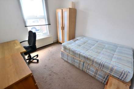 Donnington Gardens, Reading, Image 4