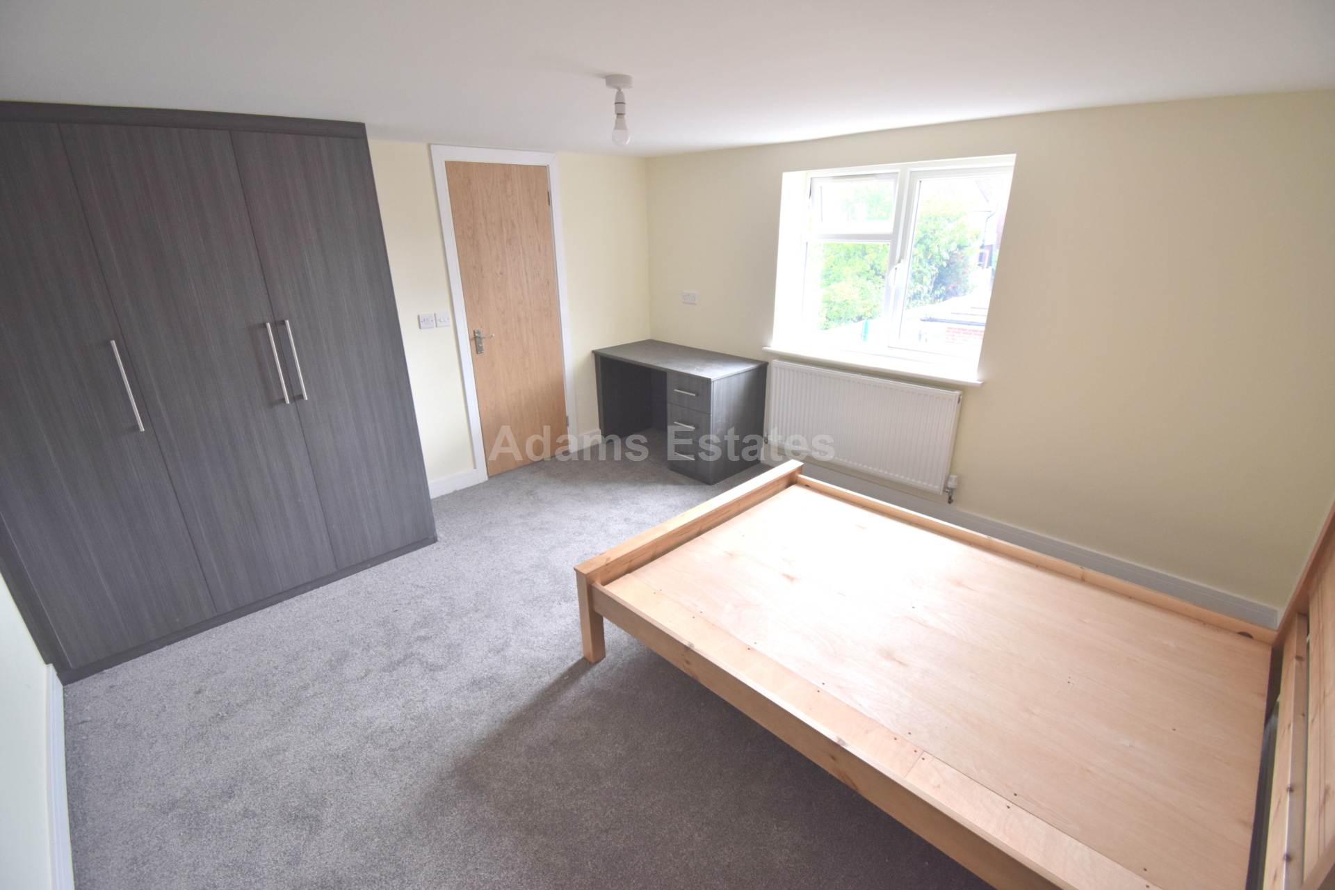 Hilltop Road, Earley, Image 2