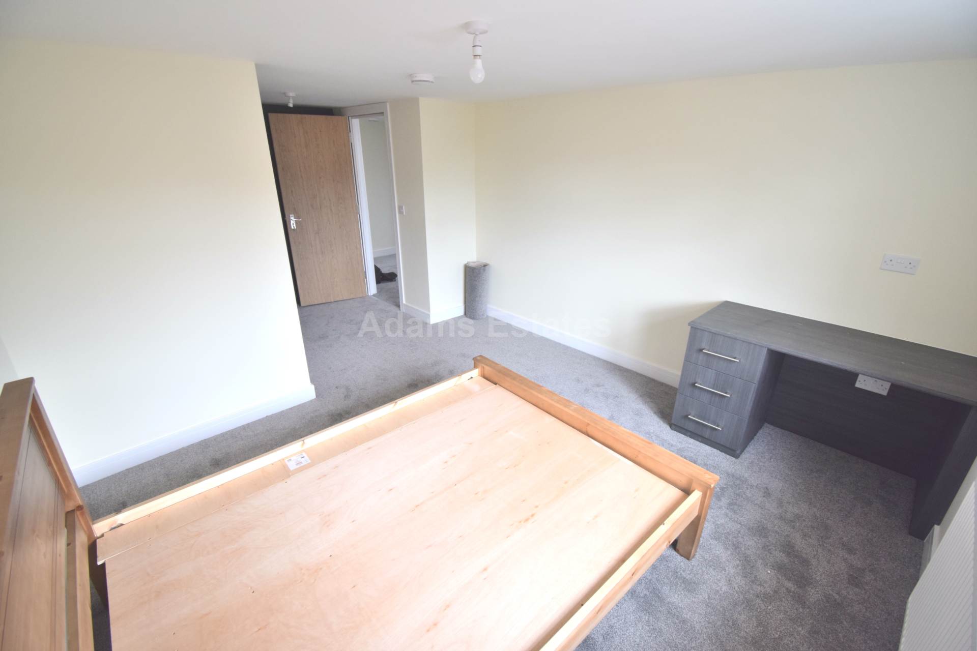 Hilltop Road, Earley, Image 5