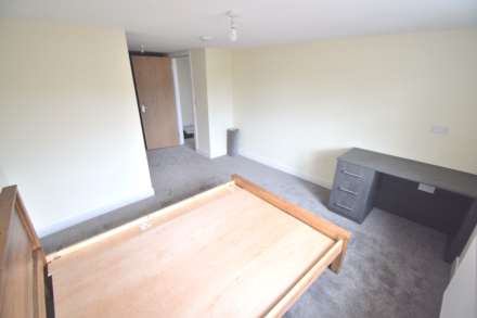 Hilltop Road, Earley, Image 5