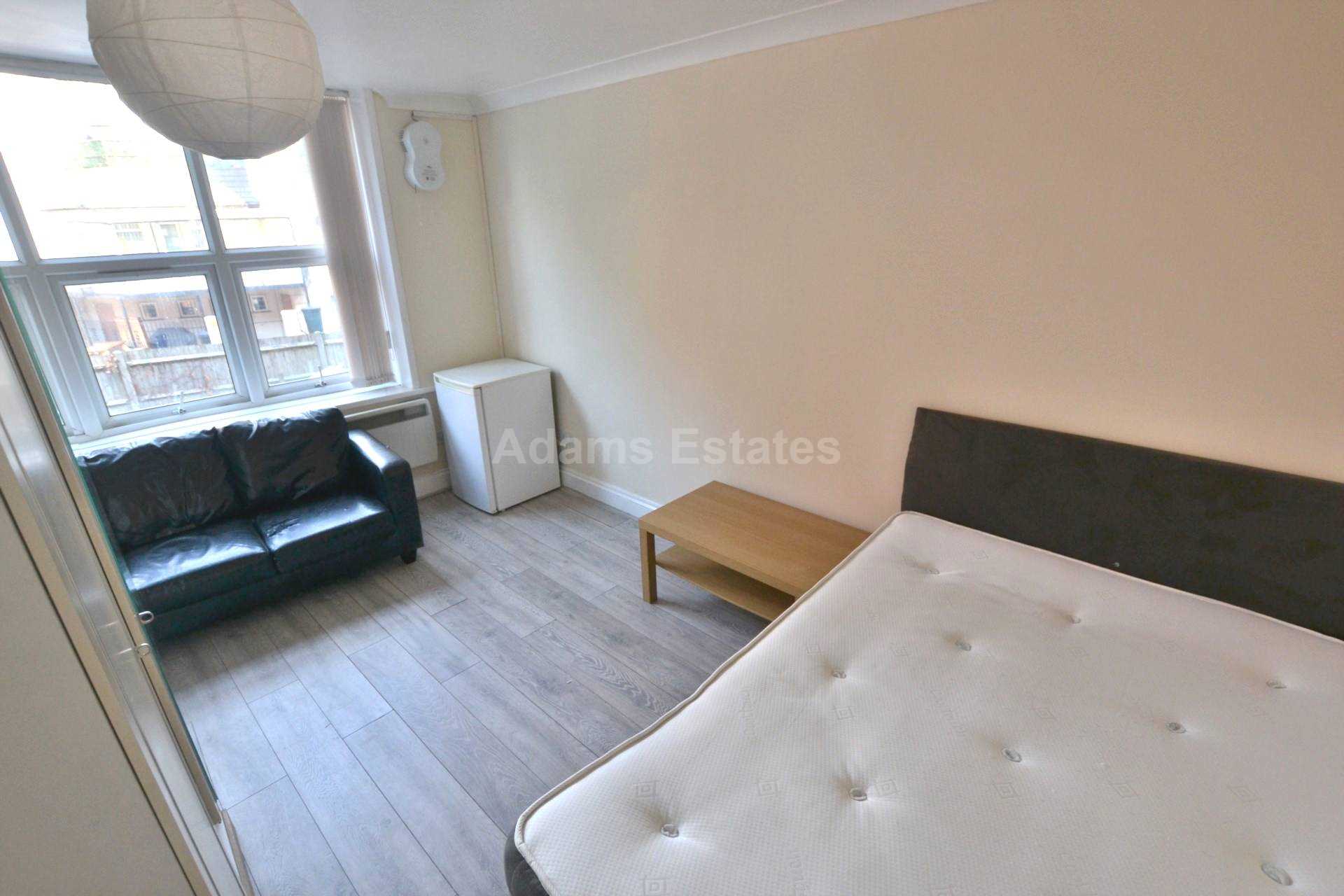 London Road- Studio flat, Image 2