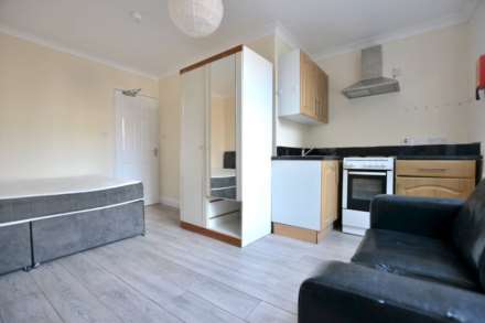 London Road- Studio flat, Image 1