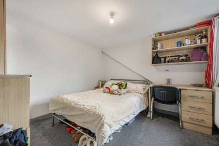 Donnington Gardens, Reading, Image 13