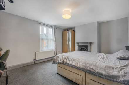 Donnington Gardens, Reading, Image 15