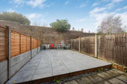 Donnington Gardens, Reading, Image 16