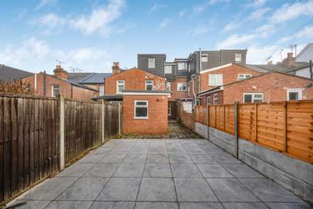 Donnington Gardens, Reading, Image 17